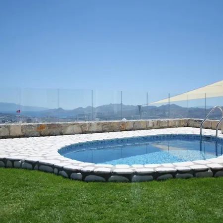 아파트 Posh- 2 Bedroom Private Pool Garden Floor