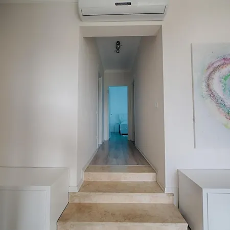 Posh- 2 Bedroom Private Pool Garden Floor Бодрум