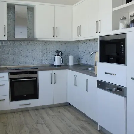 아파트 Posh- 2 Bedroom Private Pool Garden Floor *