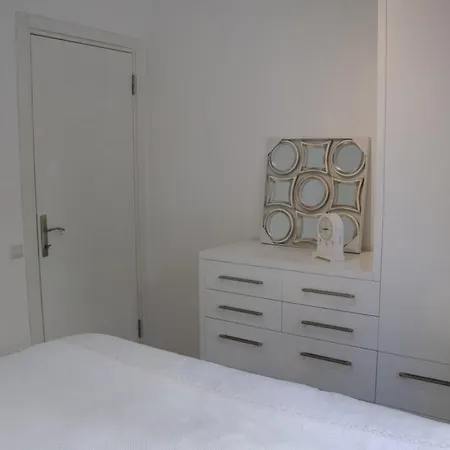 Posh- 2 Bedroom Private Pool Garden Floor 아파트 *