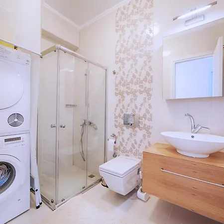 아파트 Posh- 2 Bedroom Private Pool Garden Floor *
