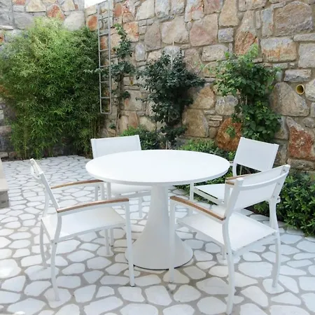 아파트 Posh- 2 Bedroom Private Pool Garden Floor *
