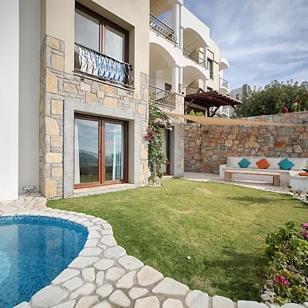 Apartment Posh- 2 Bedroom Private Pool Garden Floor Bodrum